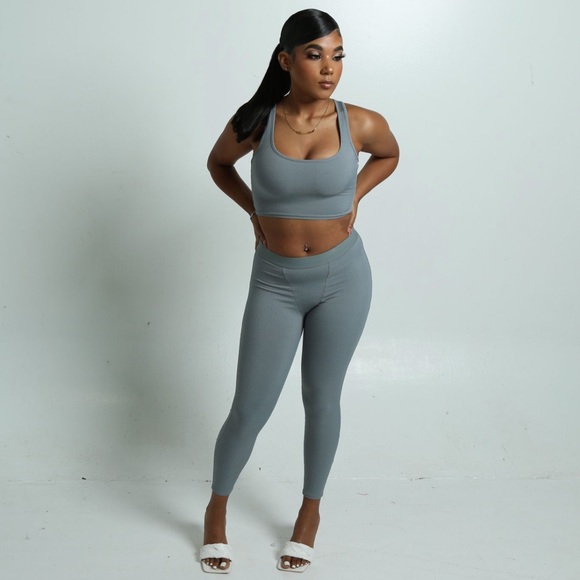 2 piece Set - Picture 3 of 3